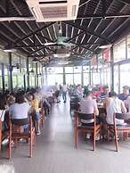 Lakeside Dailai Hotel