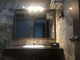 Lakeside Dailai Hotel