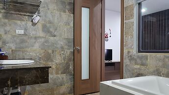 Lakeside Dailai Hotel