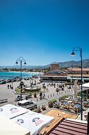 Casetta vista mare in piazza a Mondello