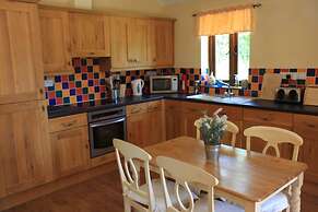 Cornwall Cottages - Helscott Barns