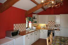 Cornwall Cottages - Helscott Barns