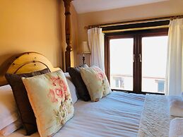 Cornwall Cottages - Helscott Barns