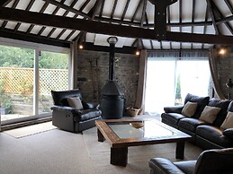 Cornwall Cottages - Helscott Barns