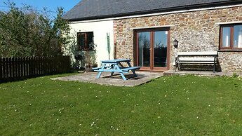Cornwall Cottages - Helscott Barns