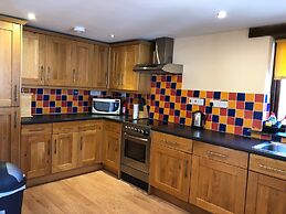Cornwall Cottages - Helscott Barns