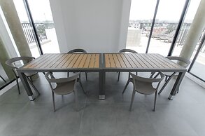 Lovely Business Loft Pool BBQ & Views