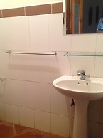 Livingstone Guest Farm - Hostel