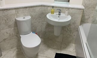 Continental Apartments at Wallis Square with Parking, WiFi & Netflix