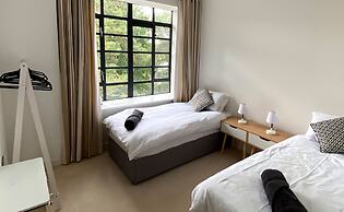 Continental Apartments at Wallis Square with Parking, WiFi & Netflix