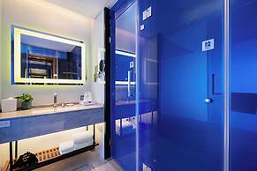 Hisilk Artwork Center Fliport Coso Hotel