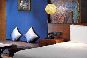 Hisilk Artwork Center Fliport Coso Hotel