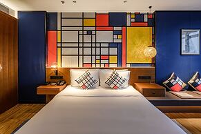 Hisilk Artwork Center Fliport Coso Hotel