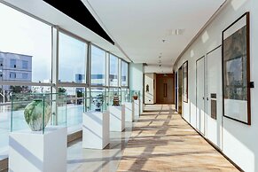 Hisilk Artwork Center Fliport Coso Hotel