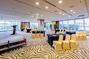 Hisilk Artwork Center Fliport Coso Hotel