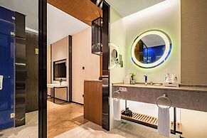 Hisilk Artwork Center Fliport Coso Hotel