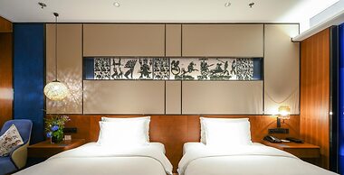 Hisilk Artwork Center Fliport Coso Hotel