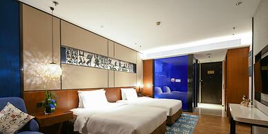 Hisilk Artwork Center Fliport Coso Hotel