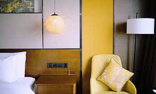 Hisilk Artwork Center Fliport Coso Hotel