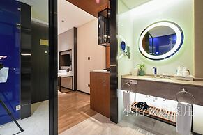 Hisilk Artwork Center Fliport Coso Hotel