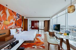 Hisilk Artwork Center Fliport Coso Hotel