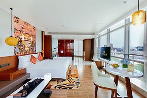 Hisilk Artwork Center Fliport Coso Hotel