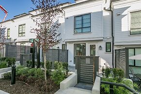 Modern Townhouse at Marine by Elevate Rooms