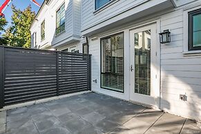 Modern Townhouse at Marine by Elevate Rooms