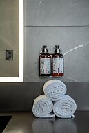 Ola Santiago Providencia, Tapestry Collection by Hilton