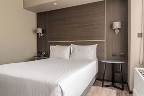 Ola Santiago Providencia, Tapestry Collection by Hilton