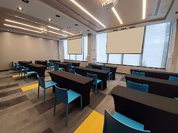 Ola Santiago Providencia, Tapestry Collection by Hilton