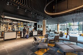 Ola Santiago Providencia, Tapestry Collection by Hilton