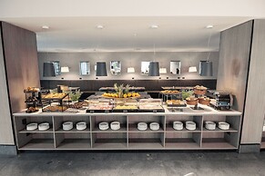 Ola Santiago Providencia, Tapestry Collection by Hilton