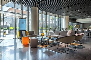 Ola Santiago Providencia, Tapestry Collection by Hilton