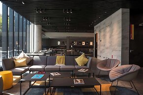 Ola Santiago Providencia, Tapestry Collection by Hilton