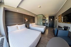 Ola Santiago Providencia, Tapestry Collection by Hilton