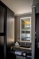 Ola Santiago Providencia, Tapestry Collection by Hilton