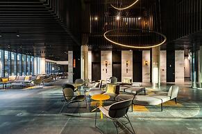 Ola Santiago Providencia, Tapestry Collection by Hilton