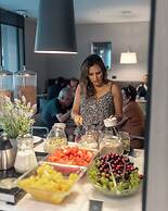 Ola Santiago Providencia, Tapestry Collection by Hilton