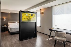 Ola Santiago Providencia, Tapestry Collection by Hilton