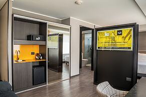 Ola Santiago Providencia, Tapestry Collection by Hilton