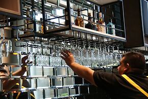 Ola Santiago Providencia, Tapestry Collection by Hilton