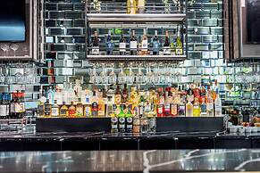 Ola Santiago Providencia, Tapestry Collection by Hilton