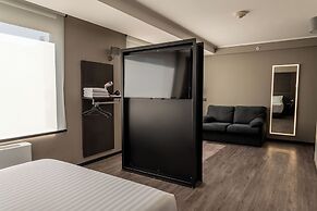 Ola Santiago Providencia, Tapestry Collection by Hilton