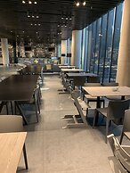 Ola Santiago Providencia, Tapestry Collection by Hilton