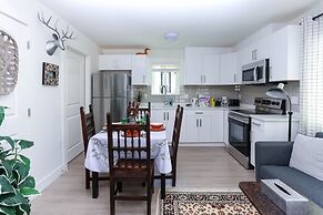 Tasteful 2 Bedroom Suite near Marine Gateway by Elevate Rooms