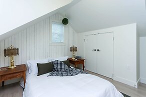 Tasteful 2 Bedroom Suite near Marine Gateway by Elevate Rooms