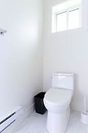 Tasteful 2 Bedroom Suite near Marine Gateway by Elevate Rooms