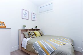 Tasteful 2 Bedroom Suite near Marine Gateway by Elevate Rooms