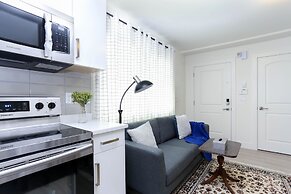 Tasteful 2 Bedroom Suite near Marine Gateway by Elevate Rooms